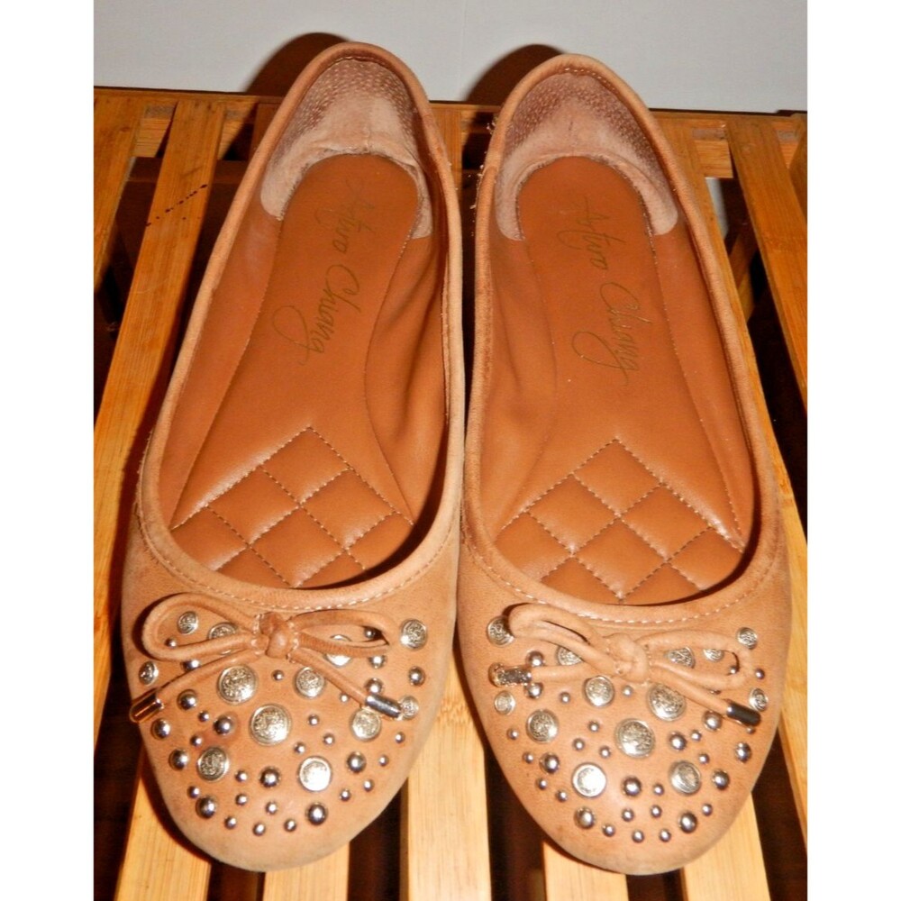 Arturo Chiang Tan bow flat shoes with embellishments Sz 8